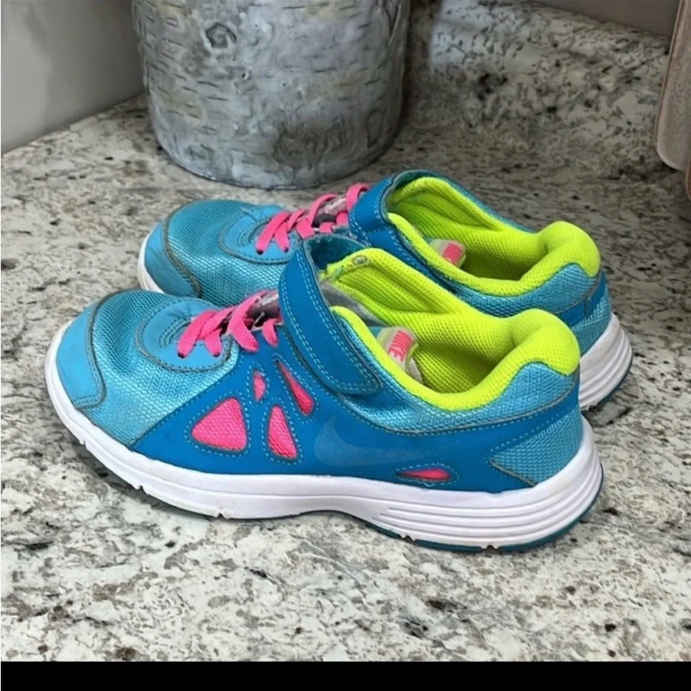 Nike Girls Blue and Pink tennis shoes size 2Y Great condition